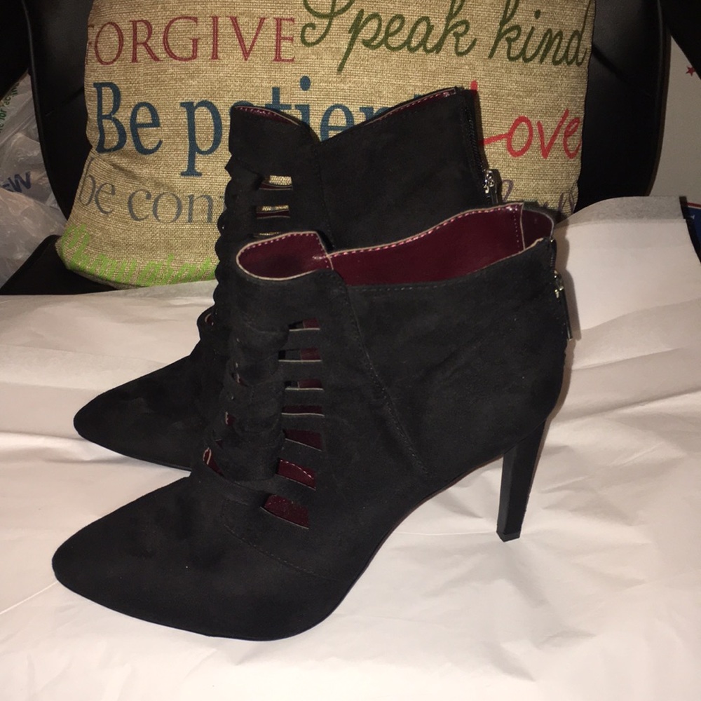 🔥Sale🔥Beautiful booties with squares/look laced.